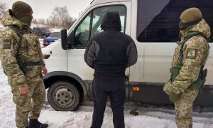 Прикордонники затримали вантажівку з сигаретами на 3,6 млн гривень