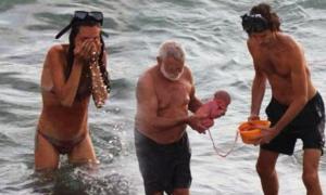 Росіянка народила дитину просто під час плавання у морі (фото)