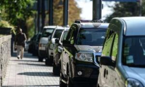 В Україні заборонять проектування тимчасових автостоянок на тротуарах