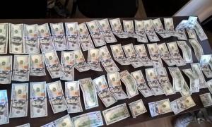 Незадекларованих 6,2 тисячі доларів США та 140 тисяч російських рублів виявлено у КПВВ «Майорське»