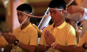 Звільнені з печери тайські діти подалися у буддійські послушники