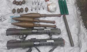 На Донеччині виявлено місце незаконного зберігання зброї та боєприпасів 