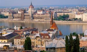 Російські чиновники і політики купують угорські посвідки на проживання