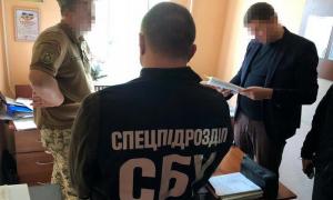 Посадовця Одеського обласного військкомату викрито на систематичному отриманні хабарів