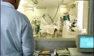 Українські лікарі 90% доходів отримують 