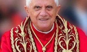 Паломниця напала на папу Римського