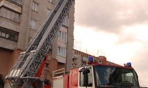 Волинські рятувальники два дні поспіль діставали малюків із зачинених квартир