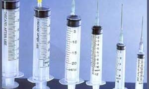 У Китаї заарештували 75 осіб, які нападали на людей зі шприцами