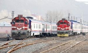 У Туреччині пасажирський потяг зійшов з рейок