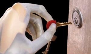 Італієць керує рукою-протезом силою думки