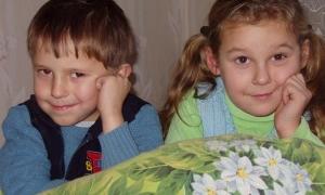 5-річна дитина сама доїть корову і їздить на конику