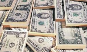 Долар рекордно упав