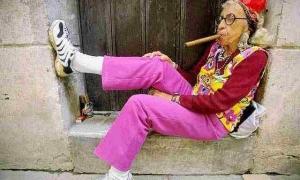 Грекам заборонять палити в громадських місцях   