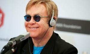 Елтона Джона виписали з лікарні