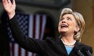 Хілларі Клінтон зламала руку