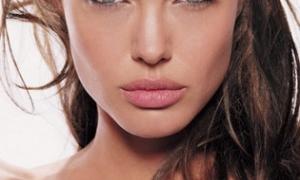 Анджеліна Джолі як посол доброї волі ООН навідалася на Гаїті