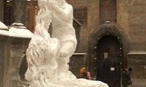У Львові створили льодову скульптуру 