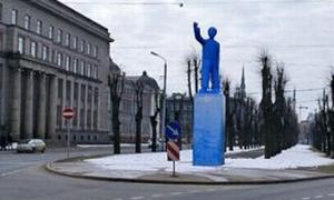 У центрі Риги надули Леніна
