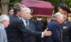 Ющенко в Хмельницькій області перепоховав останки військовополонених