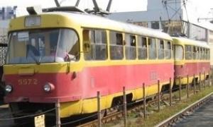 У Києві на Троєщині загорівся трамвай