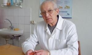 Перший судинний хірург Волині у 80 років ще лікує хворих
