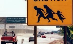 Влада США оголосила про тимчасове закриття кордону з Мексикою