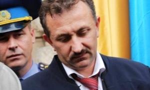«Суддя-колядник» Зварич спробував з’їсти матеріали своєї справи