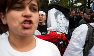 Грузинська опозиція продовжує протести: перед парламентом встановили туалети