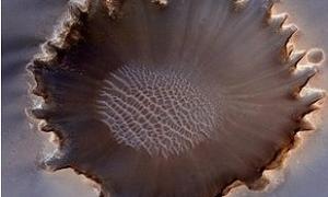 На Марсі знайдено чисту водяну кригу