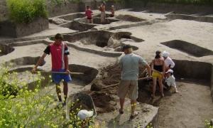 Біля Рованців студенти шукають «скарби»