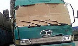 У КНР водій їхав з картоном замість лобового скла