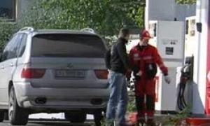 Ціни на бензин підбираються до позначки 8 гривень