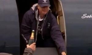 Швейцарський пілот облетів Землю за 58 годин