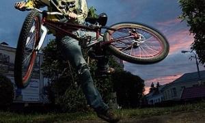 Стрибати на велосипеді цікавіше, ніж пити пиво в барі
