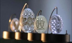 Словенський майстер виготовляє оригінальні великодні яйця