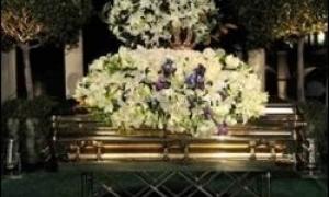 Похорон Джексона почався із запізненням