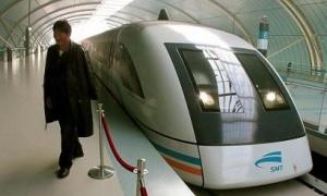 Озброєна китаянка поранила сплячих пасажирів поїзда