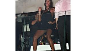 Наомі Кемпбелл відірвалась у нічному клубі