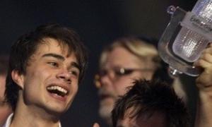 У Норвегії літак з переможцем Євробачення облили водою