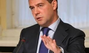 Дмитро Медведєв нарешті привітав Януковича