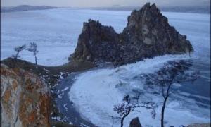 На поверхні Байкалу з'явилися загадкові кільця 