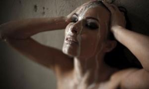 Надія Мейхер випустила збірку еротичних віршів