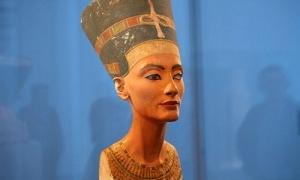 Науковці виявили на обличчі Нефертіті сліди 