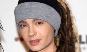 Гітарист групи Tokio Hotel побив фанатку