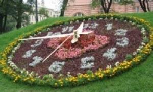 В центрі Києва встановлять 20-метровий квітковий годинник