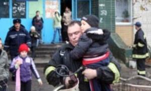 У Черкасах під час пожежі в гуртожитку врятували 31 людину
