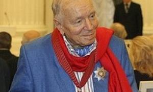 Визначний поет Андрій Вознесенський помер у Москві