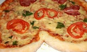 У США затримали працівників піцерії, що пукали на салямі й сякалися на сир