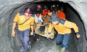 Вибух на шахті в Індонезії забрав життя 26 людей