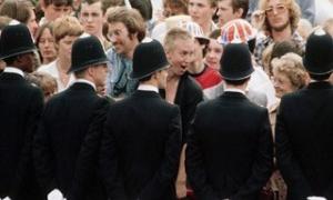 Британська поліція допомагала журналістам прослуховувати знаменитостей